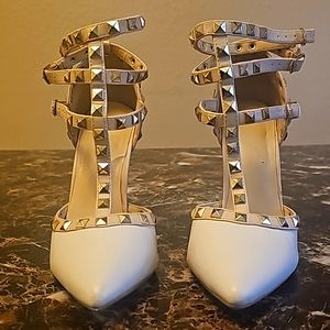 Wild diva biege and tan high heels size 6.